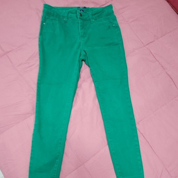 IZOD Raw-Edge Hem Ankle Skinny Jeans - Picture 4 of 8